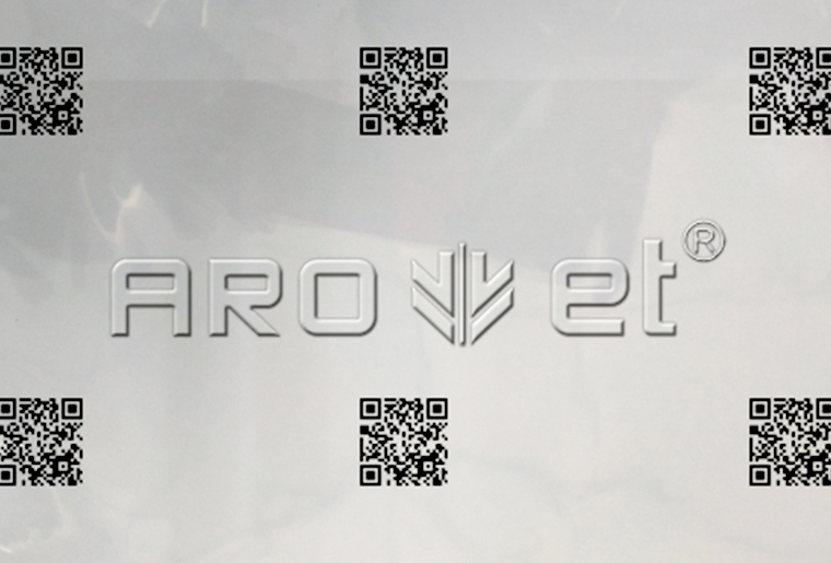 Z6尊龙凯时A-one四喷头喷码机在PE膜上喷二维码